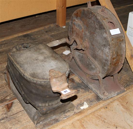Knife sharpener & bellows(-)